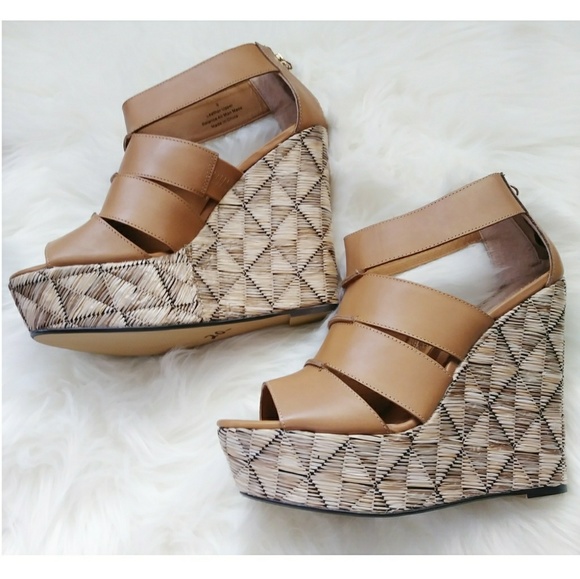 very volatile los angeles Shoes - 🎊NWOT, Very Volatile LA, geometric wedges🎊